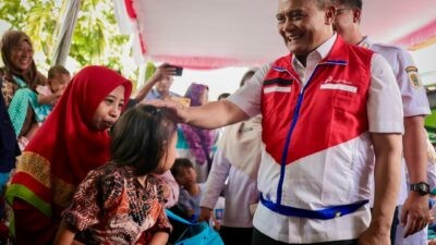 Gubernur Jawa Tengah, Ahmad Luthfi saat meninjau pelaksanaan imunisasi campak di Puskesmas Klaten Tengah, Rabu (8/4/2026).