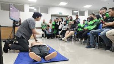 Angka Kecelakaan Naik 30 Persen, Jasa Raharja dan RS Samsoe Hidajat Latih Relawan di Semarang