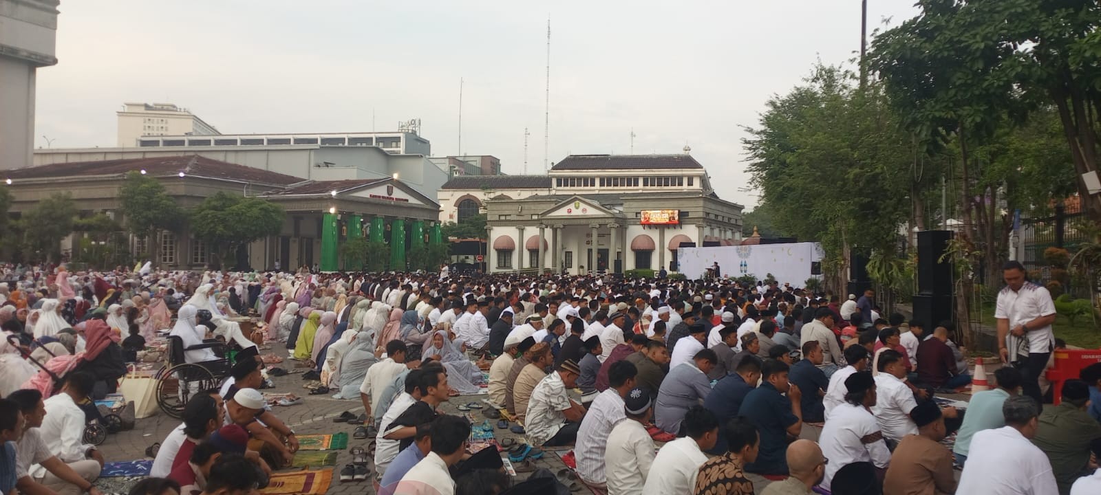 Ribuan warga ikuti Shalat Idul Fitri 1447 Hijriah di Balaikota Semarang. (dok Istimewa)