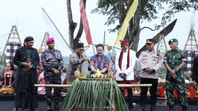 Wali Kota Semarang, Agustina Wilujeng Pramestuti saat menghadiri Mahakarya Goa Kreo dan Sesaji Rewanda di kawasan Gunungpati. (dok Pemkot Semarang)