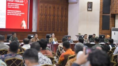 Wali Kota Semarang, Agustina Wilujeng Pramestuti pimpin rapat kesiapsiagaan menghadapi arus mudik dan perayaan Idul Fitri 1447 Hijriah. (dok Pemkot Semarang)