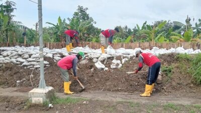 Pemkot Semarang gerak cepat dalam memperkuat tanggul di sepanjang Kali Babon, Kecamatan Tembalang. (dok Pemkot Semarang)