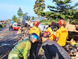 Truk Muatan Kayu Oleng, Tabrak Empat Kendaraan di Wonosobo, Dua Orang Tewas
