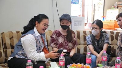 Wali Kota Semarang, Agustina Wilujeng Pramestuti sambangi korban begal Halmahera. (dok Pemkot Semarang)