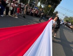 Nyalakan Nasionalisme, Merah Putih Sepanjang 100 Meter Terbentang di Karnaval Paskah Kota Semarang