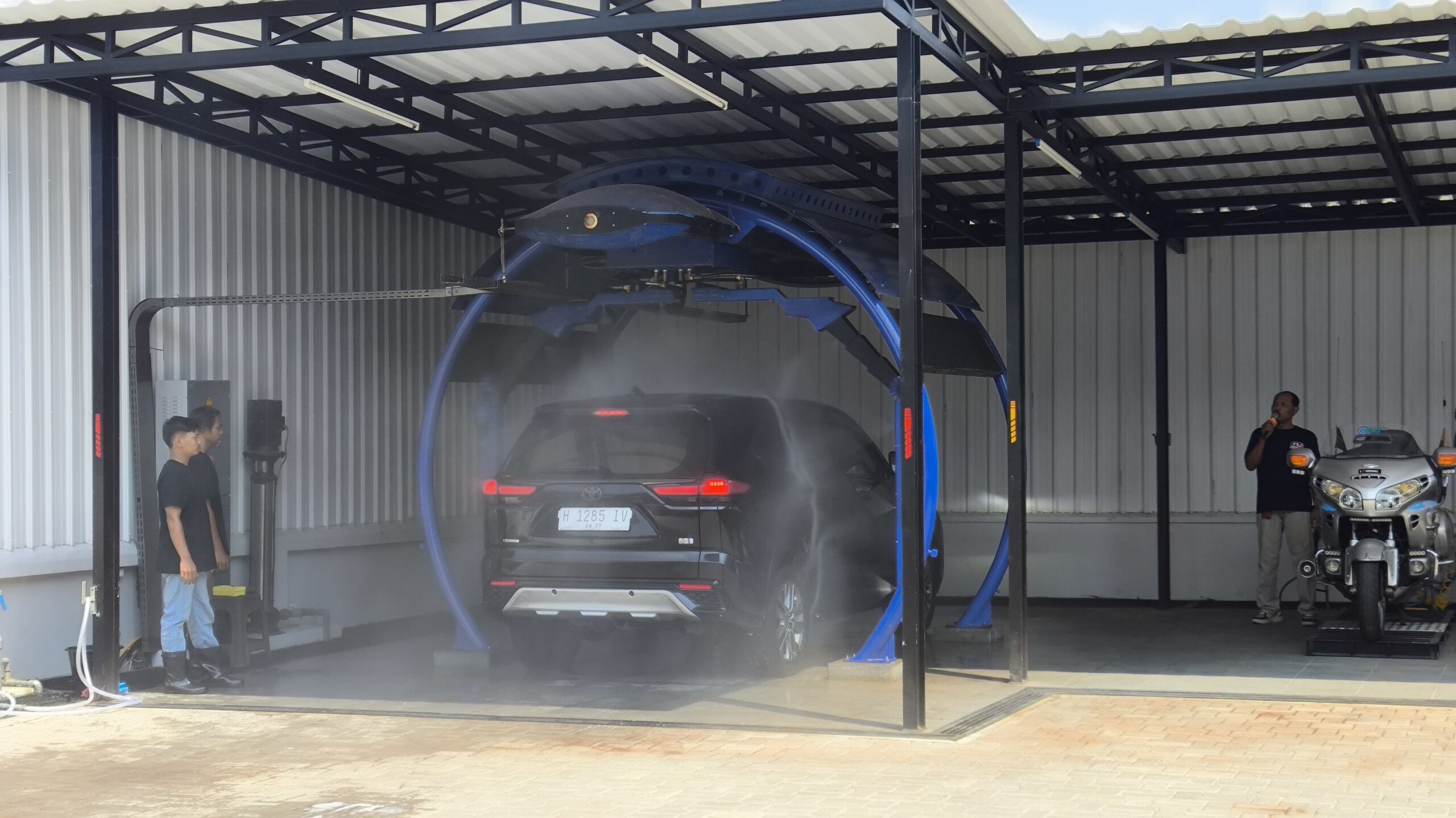 Garasi Biggie Car Wash di Jalan Kawi Raya no. 21, Kelurahan Wonotingal, Kecamatan Candisari resmi di buka. (dok Alan Henry)