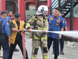 Orderan Fiktif Damkar, Debt Collector Jalani Sanksi Simulasi Kebakaran di Semarang
