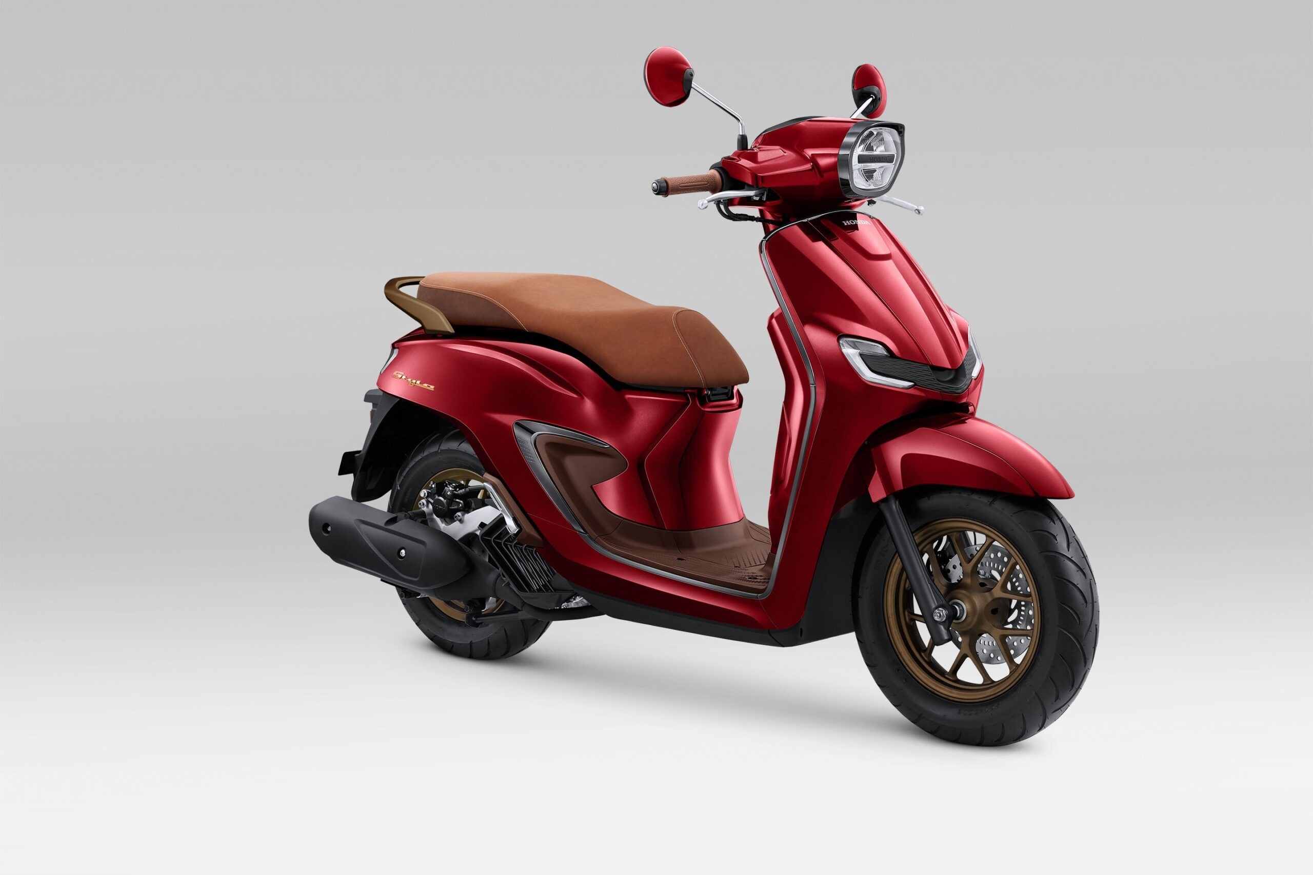 New Honda Stylo 160 Hadir dengan Warna Burgundy. (dok AHM Jateng)