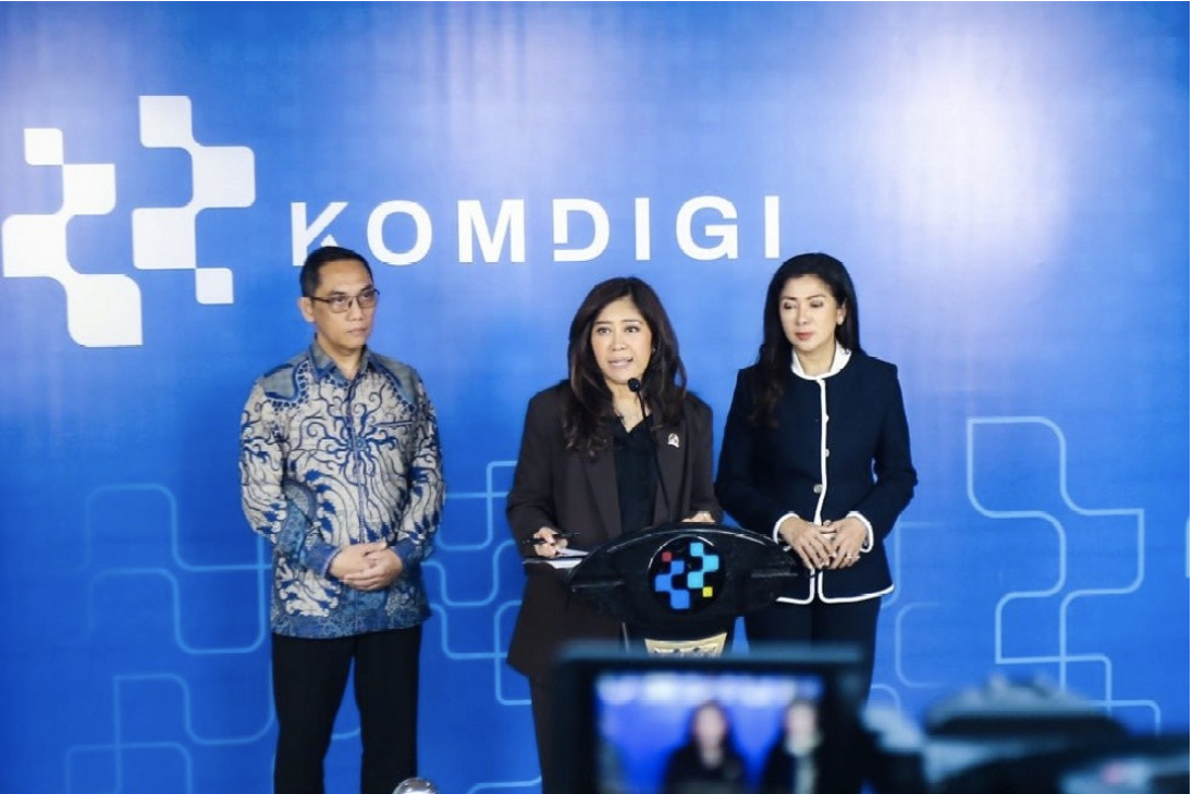 Menteri Komunikasi dan Digital Meutya Hafid saat Konferensi Pers di Kantor Kementerian Komdigi, Jakarta Pusat, Selasa (14/4/2026).