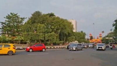 Suasana kepadatan kendaraan di Kawasan Simpang Lima Kota Semarang pada Mudik Lebaran 2026. (dok Istimewa)