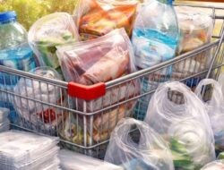 Kiat Kurangi Penggunaan Plastik dari Rumah Tangga hingga Aktivitas Belanja