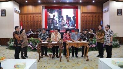 Penandatanganan Pakta Integritas oleh 512 aparatur, termasuk pejabat struktural dan anggota DPRD Kota Semarang. (dok Pemkot Semarang)