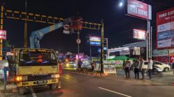 Dishub Kota Semarang pasang portal, untuk mencegah truk bertonase besar melintas di Wilayah Silayur. (dok Istimewa)