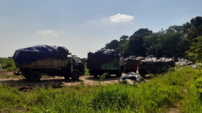 Puluhan truk mengantre TPA Darupono Kendal
