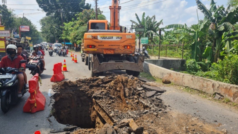 Wali Kota Semarang Agustina Wilujeng Gercep Instruksikan DPU Perbaiki Jalan Rusak Akibat Tonase Berlebih