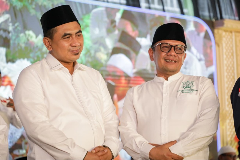 Wakil Gubernur Jawa Tengah Taj Yasin Maimoen dan Sekjen Jatma Aswaja Helmy Faishal Zaini saat pelantikan di Ponpes Darul Ulum Tragung, Kecamatan Kandeman, Kabupaten Batang, Minggu (3/5/2026). Foto: dokumentasi