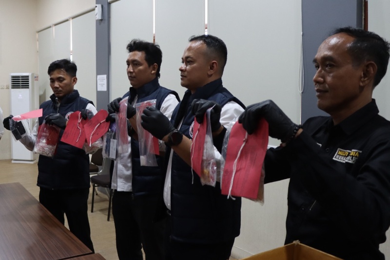 Konferensi pers kasus peredaran psikotropika di Ringinarum Kabupaten Kendal Jawa Tengah. Foto: istimewa