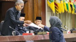 Sekda Jateng Sumarno saat menghadiri Rapat Paripurna DPRD Jateng, di Gedung Berlian Semarang pada Rabu (6/5/2026), mewakili Gubernur Jateng Ahmad Luthfi dan wagub Taj Yasin.