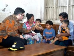 Ibu Meninggal Ayah Entah Kemana, Nenek Sholikah Rawat Tiga Cucu Dari Usaha Penggilingan Bumbu
