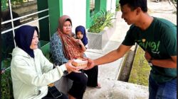 PT Pegadaian salurkan bantuan melalui program sosial bertajuk Pegadaian Mengetuk Pintu Langit. (dok Pegadaian)