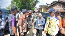 Kepala BNPB, Suharyanto bersama Wali Kota Semarang, Agustina Wilujeng Pramestuti meninjau lokasi banjir di Wilayah Mangkang Kulon. (dok Pemkot Semarang)