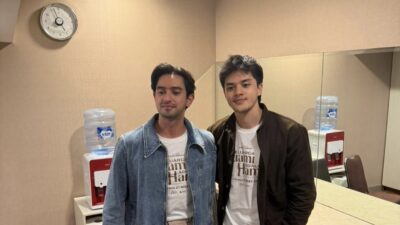 Dua aktor Omar Daniel dan Jeremie Moeremans mengungkap beragam makna di balik film Keluarga Suami Adalah Hama. (dok Istimewa)