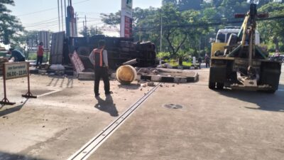 Pemerintah Kota Semarang bergerak cepat menangani insiden kecelakaan tunggal yang melibatkan truk ekspedisi di kawasan Tanjakan Silayur, Jalan Prof. Hamka, Ngaliyan. (dok Pemkot Semarang)